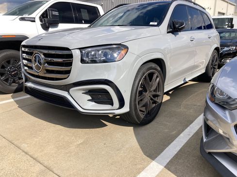 Used 2025 Mercedes-Benz GLS 450 4MATIC image 1