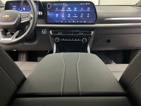 Used 2024 Chevrolet Traverse LT image 46