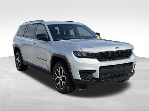 Used 2023 Jeep Grand Cherokee L Laredo AWD/4WD image 28