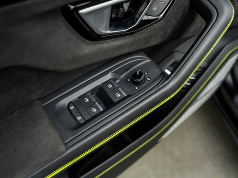 Used 2022 Lamborghini Urus AWD/4WD image 24