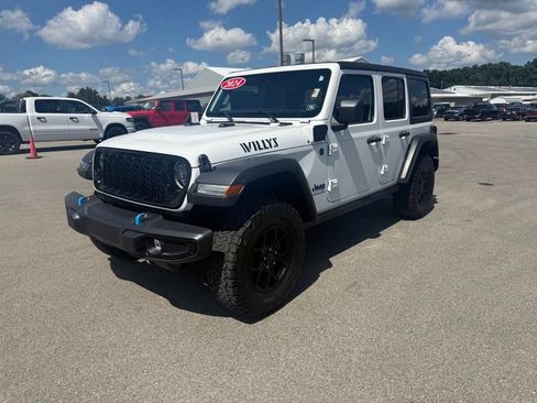 Used 2024 Jeep Wrangler Unlimited AWD/4WD image 3