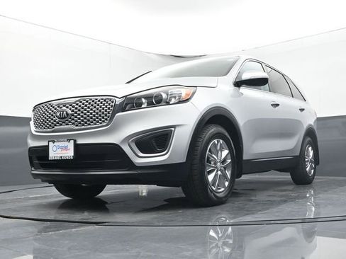 Used 2017 Kia Sorento L image 8