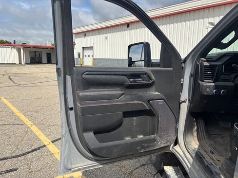 Used 2024 GMC Sierra 2500 AT4X AWD/4WD image 15