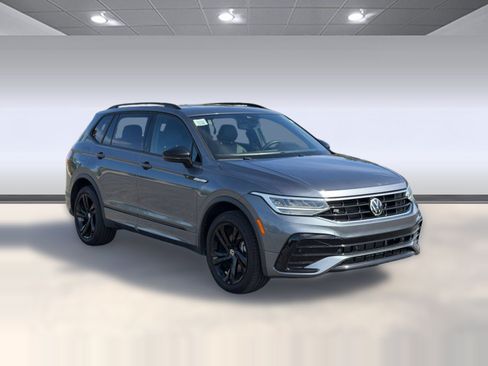 Used 2023 Volkswagen Tiguan SE R-Line AWD/4WD image 7