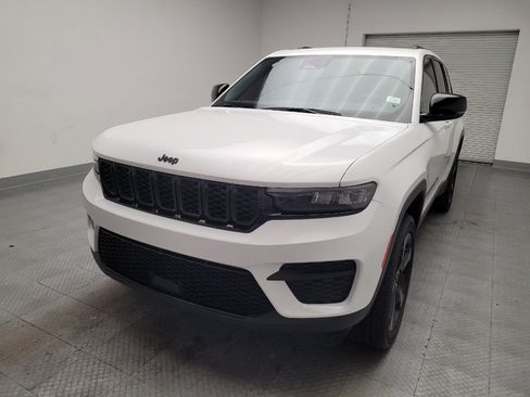 Used 2023 Jeep Grand Cherokee Altitude AWD/4WD image 15