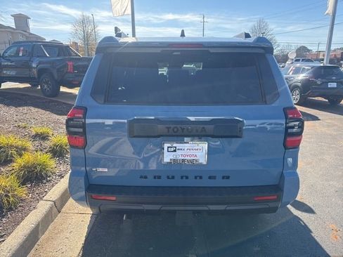 New 2025 Toyota 4Runner SR5 image 4