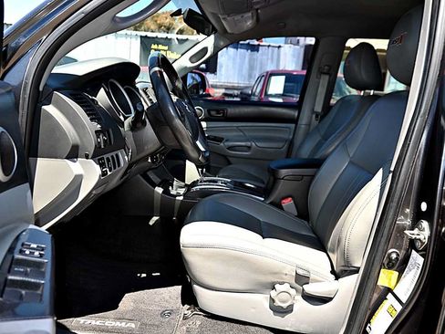 Used 2014 Toyota Tacoma PreRunner w/ SR5 Package RWD image 13