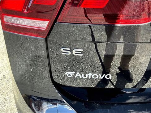 Used 2023 Volkswagen Tiguan SE R-Line image 33