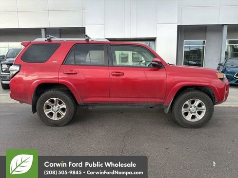 Used 2018 Toyota 4Runner SR5 Premium image 3