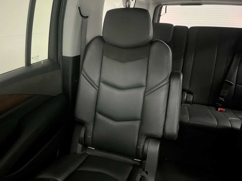 Used 2019 Cadillac Escalade ESV Premium Luxury AWD/4WD image 12