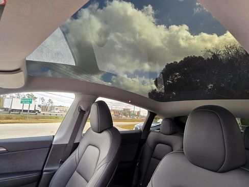 Used 2024 Tesla Model Y Long Range image 16