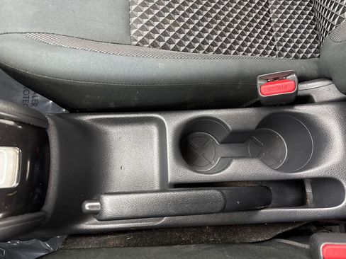 Used 2020 Nissan Versa S FWD image 29