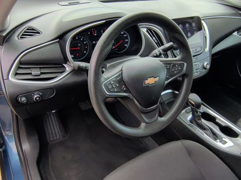 Used 2025 Chevrolet Malibu LT FWD image 14