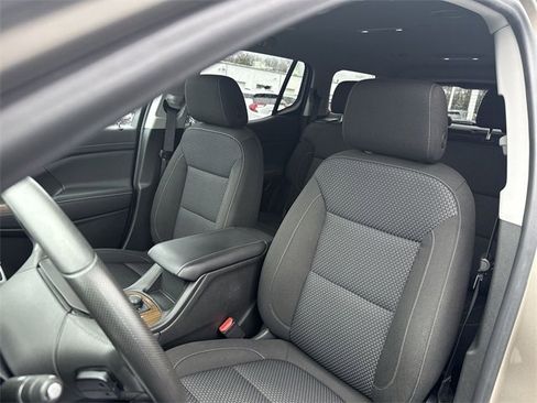 Used 2022 GMC Acadia SLE image 19