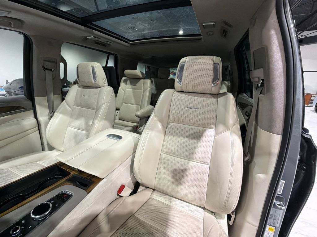 Used 2021 Cadillac Escalade Premium Luxury Platinum AWD/4WD image 18