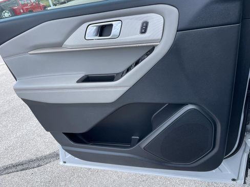 Used 2013 Ford Taurus SEL FWD image 20