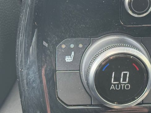 Used 2022 Toyota Highlander XLE AWD/4WD image 5