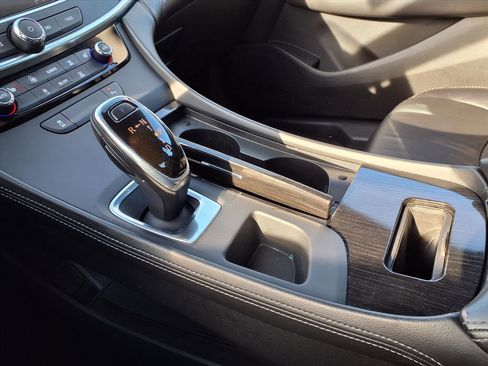 Used 2018 Buick LaCrosse Essence image 7