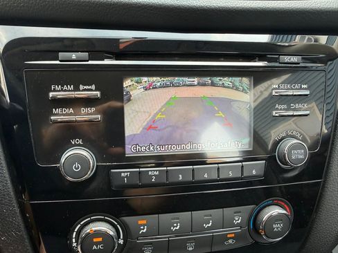 Used 2016 Nissan Rogue S AWD/4WD image 23