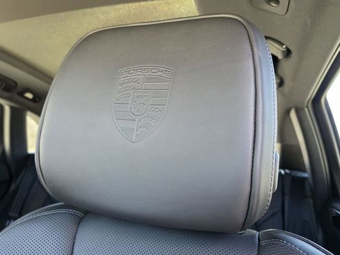 Certified 2025 Porsche Macan Turbo AWD/4WD image 18