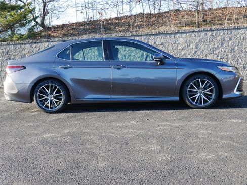 Used 2023 Toyota Camry XLE image 8