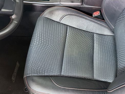 Used 2015 Toyota Camry SE FWD image 18