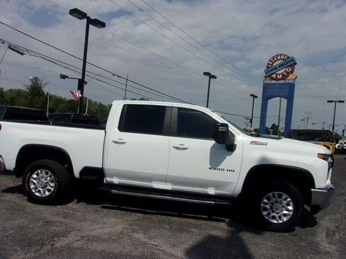 Used 2022 Chevrolet Silverado 2500 LT w/ Convenience Package AWD/4WD image 2