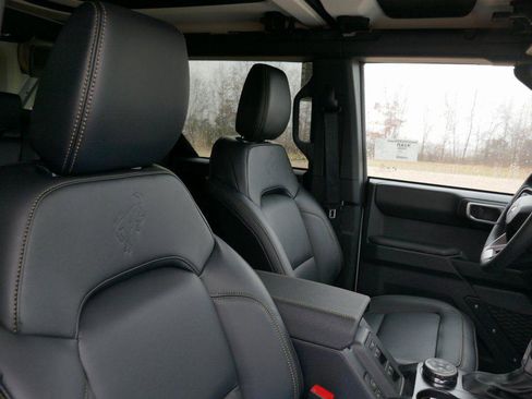 New 2026 Ford Bronco Badlands image 9