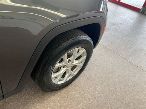 Certified 2023 Jeep Grand Cherokee L Limited AWD/4WD image 18