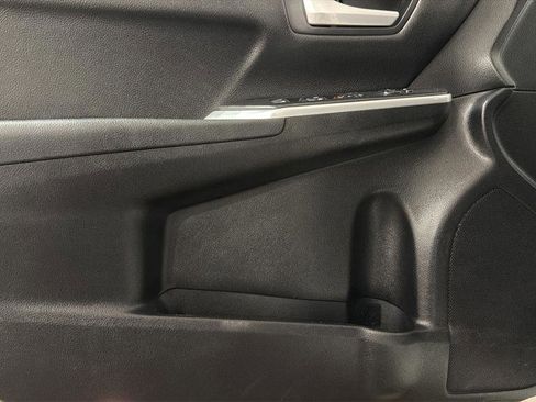 Used 2016 Toyota Camry SE image 21