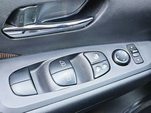 Certified 2023 Nissan Kicks SR image 20