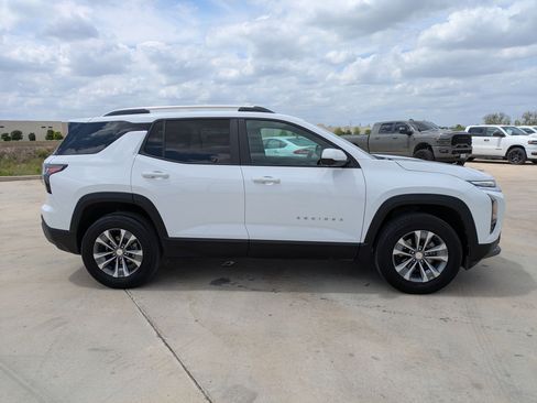 Used 2025 Chevrolet Equinox LT w/ Convenience Package II image 2