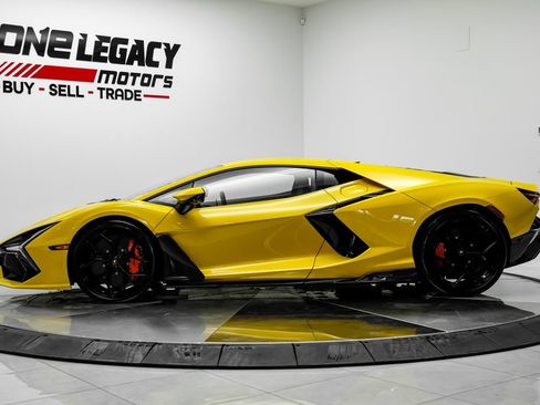 Used 2025 Lamborghini Revuelto AWD/4WD image 11