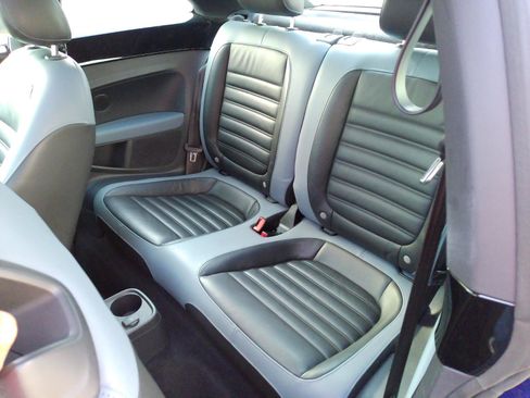 Used 2013 Volkswagen Beetle 2.0T FWD image 6