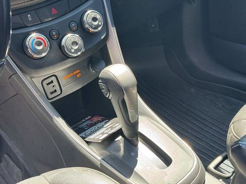 Used 2022 Chevrolet Trax LT w/ LT Convenience Package AWD/4WD image 30