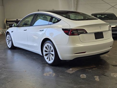 Used 2022 Tesla Model 3 RWD image 2