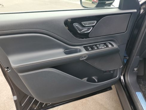 New 2026 Lincoln Aviator AWD image 8