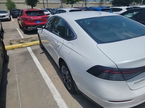Used 2023 Honda Accord EX image 6