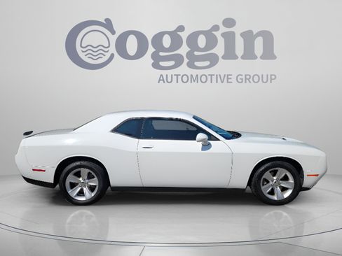 Used 2023 Dodge Challenger SXT RWD image 4