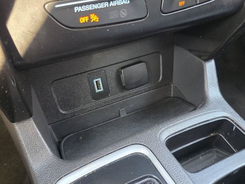 Used 2019 Ford Escape SE FWD image 17