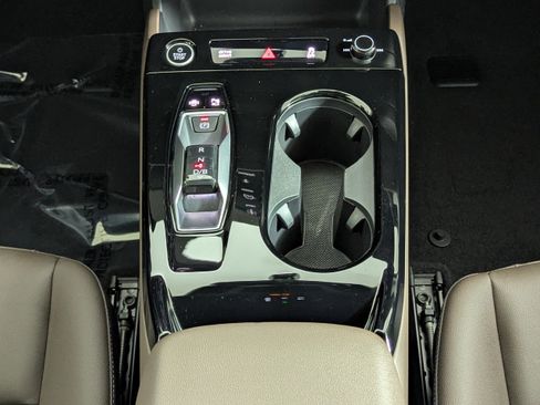 Used 2025 Audi Q6 e-tron Premium w/ Convenience Package image 17