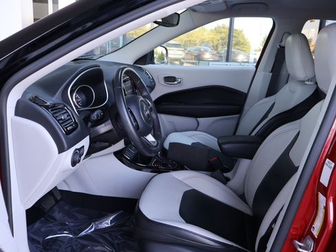 Used 2019 Jeep Compass Limited FWD image 10