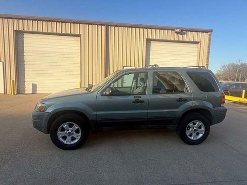 Used 2005 Ford Escape XLT image 3