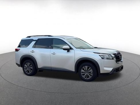 Used 2025 Nissan Pathfinder SV AWD/4WD image 2