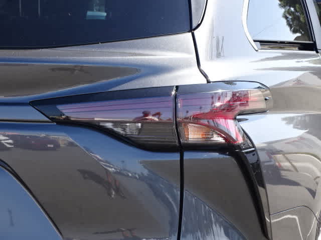 Certified 2025 Toyota Sienna XLE w/ XLE Plus Package FWD image 10