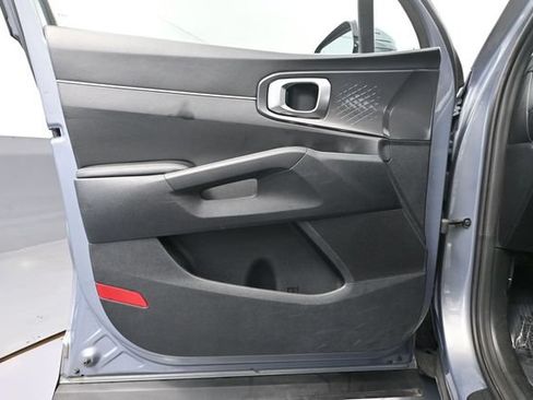 Used 2023 Kia Sorento LX AWD/4WD image 18