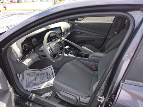 Used 2023 Hyundai Elantra SEL w/ Convenience Package FWD image 5