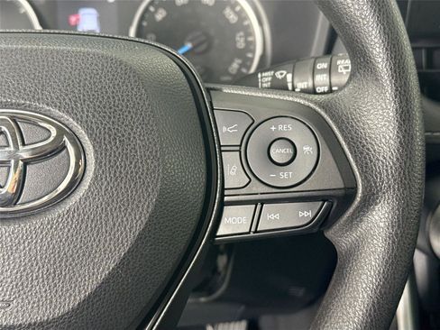 Used 2022 Toyota RAV4 XLE image 18