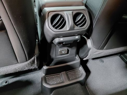 Used 2023 Jeep Wrangler Unlimited Sahara AWD/4WD image 41