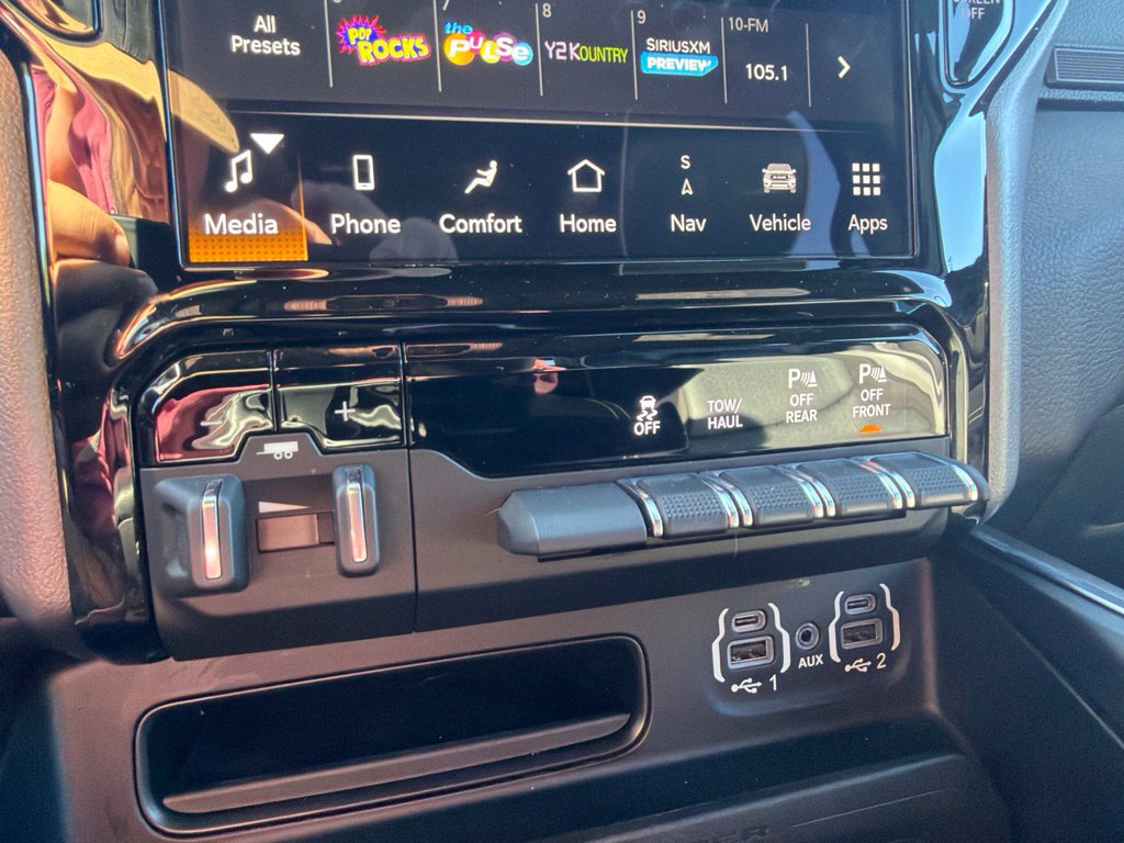 Used 2023 RAM 1500 Laramie AWD/4WD image 18